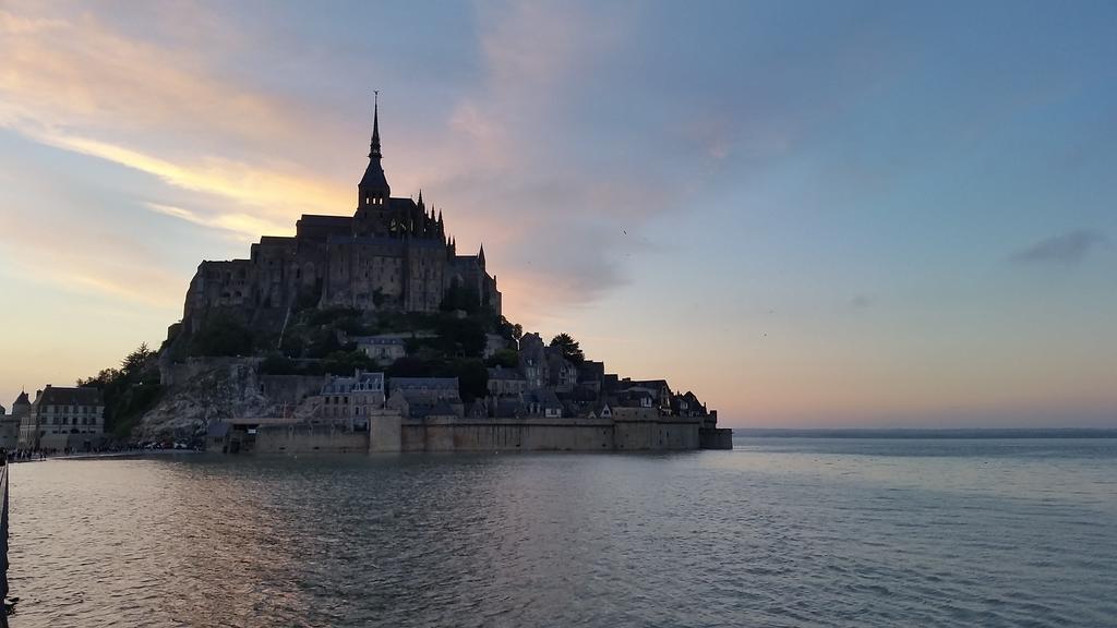 L'Oree Du Mont Proche Du Mont Saint Michel Pontorson Exteriör bild